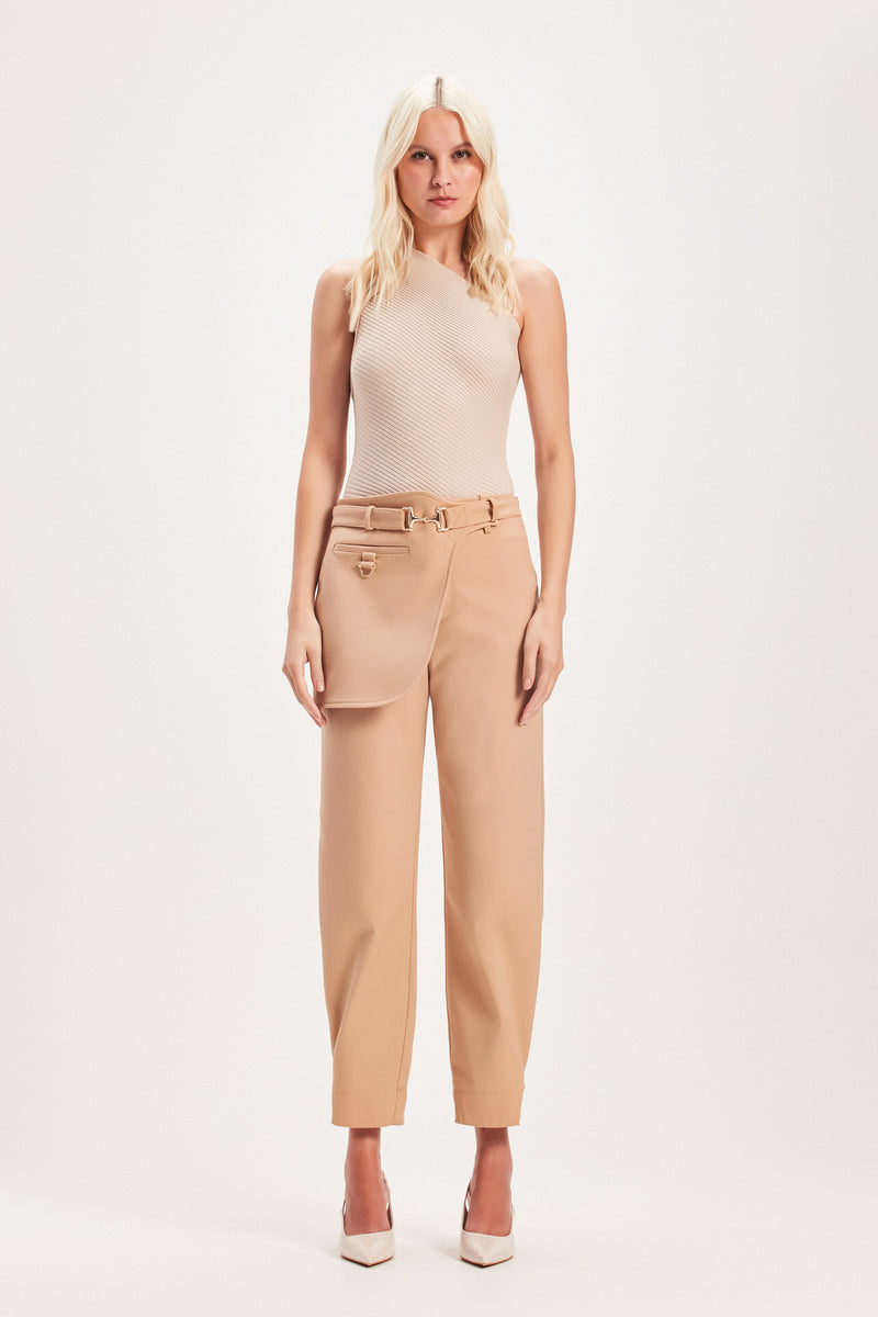 CALÇA RETA BOTÃO BARRA CARAMELO (8030301815011)