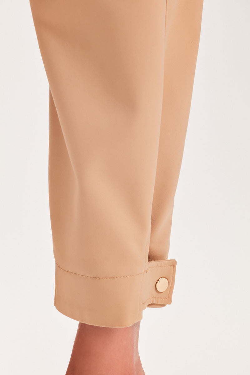 CALÇA RETA BOTÃO BARRA CARAMELO (8030301815011)