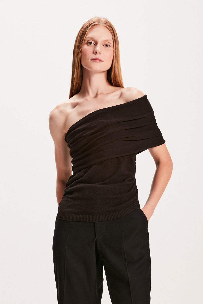 BLUSA TRICOT UM OMBRO SÓ PRETA (8049932566755)