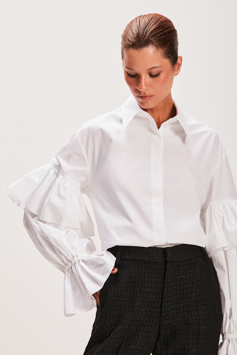 CAMISA TRICOLINE MANGA BABADOS BRANCA (8066582151395)