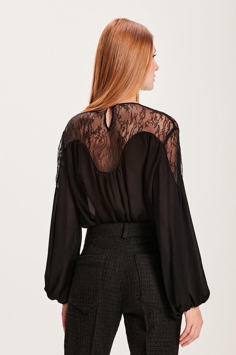 BLUSA GEORGETE DETALHE RENDA PRETA (8066580087011)