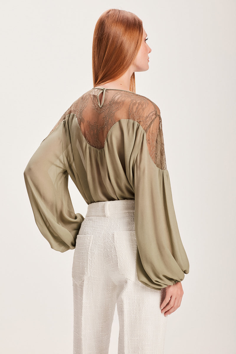 BLUSA GEORGETE DETALHE RENDA VERDE TINTURADA (8066580119779)